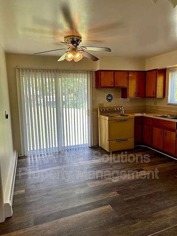 2 bed, 1.0 bath, $950 — Photo 4