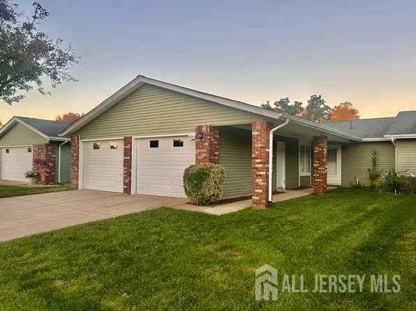 406 Genista Plz #B, Monroe Township, NJ 08831