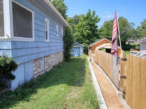 3rd image of 1720 S Claremont Ave