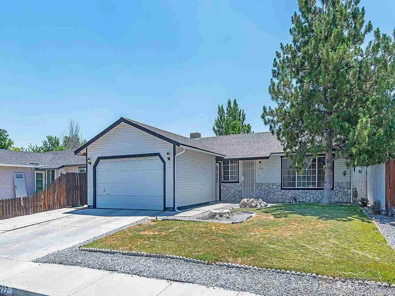 1227 Spooner Dr photo 1