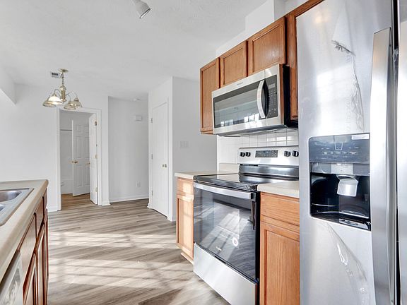5th image of 722 Colony Village Way