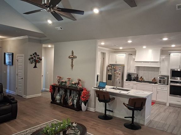 5th image of 2109 Abbott Ln