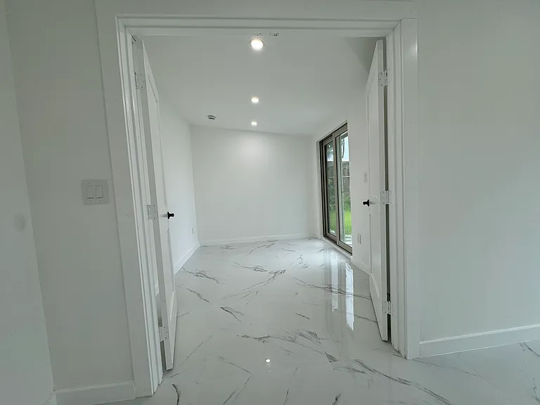 4461 SW 34th Dr — Photo 3