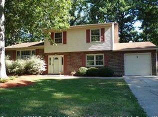 9 White Oak Trl, Hampton, VA 23669
