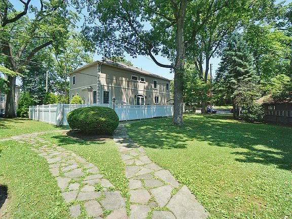 3rd image of 40 Columbia Ave