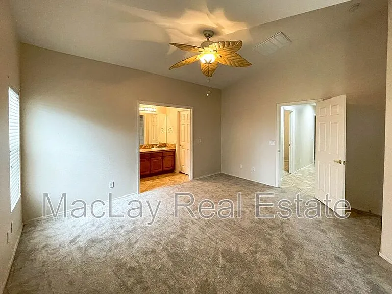 23143 W Lasso Ln — Photo 10