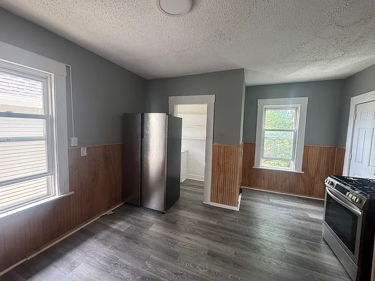 473-477 Putnam St #2 — Photo 11