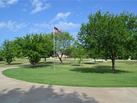 3rd image of 206 Lost Oak Dr
