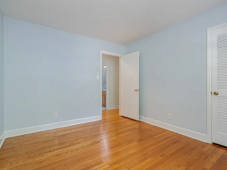 6529 Idlebrook Dr — Photo 32