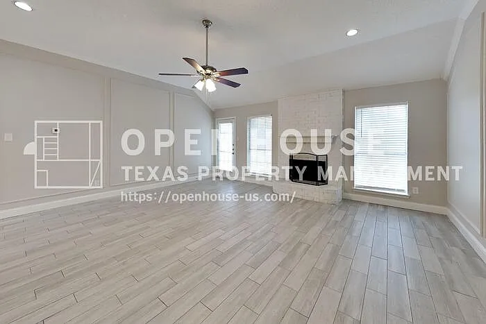 121 Princeton Cir — Photo 4