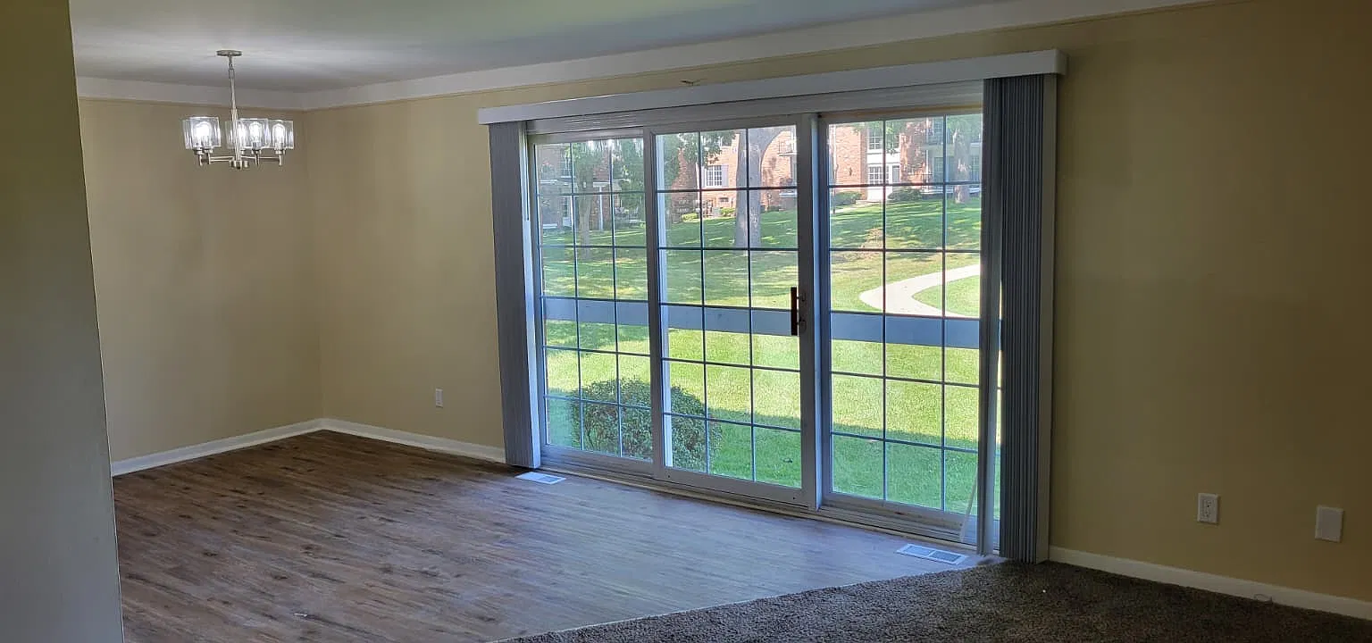 451 Fox Hills Dr S — Photo 2