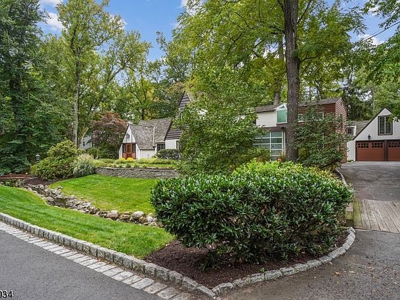 2nd image of 2 Brooklawn Dr