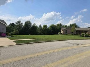 15 Parkview Dr, Eureka, IL 61530