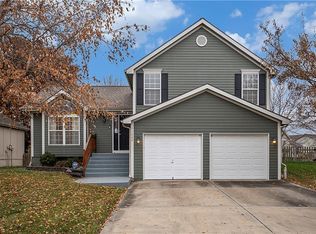 11264 N Summit St, Kansas City, MO 64155