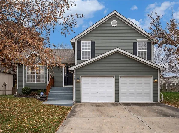 11264 N Summit St, Kansas City, MO 64155