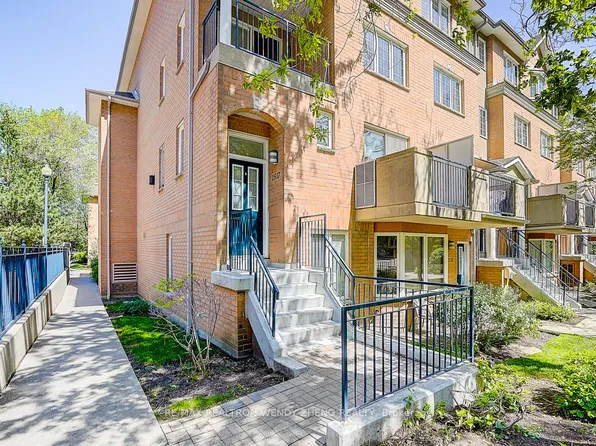 28 Sommerset Way #1517, Toronto, ON M2N 6W7