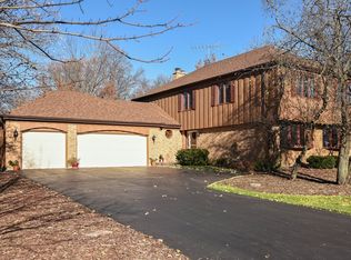 8 Yorkshire Dr, Lincolnshire, IL