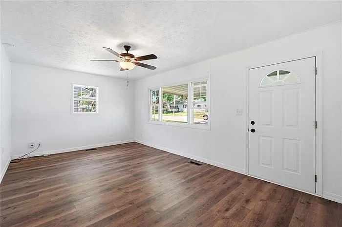 Charming 2BR Single-Family Home for Rent in Dayton, OH - Available 10/2026 — Photo 4