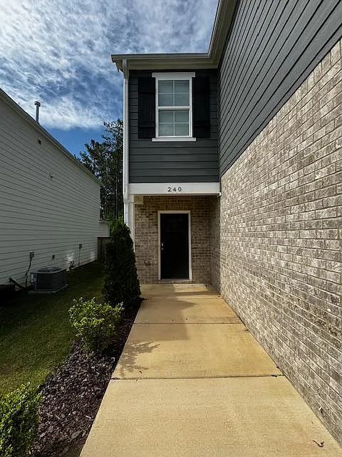 4 bed, 2.5 bath, 2174 sqft, $2,300 — Photo 4
