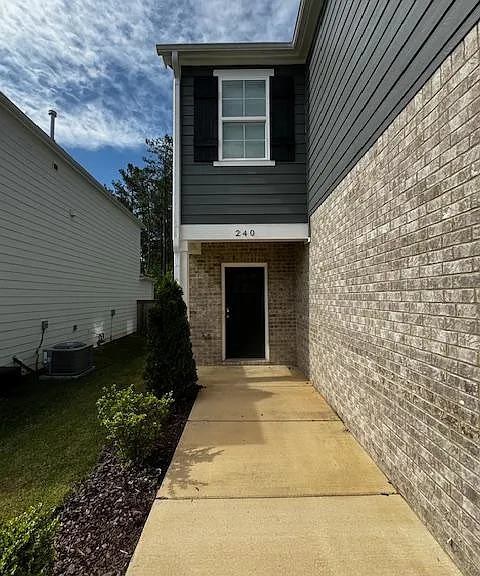 240 Chelsea Park Dr — Photo 4