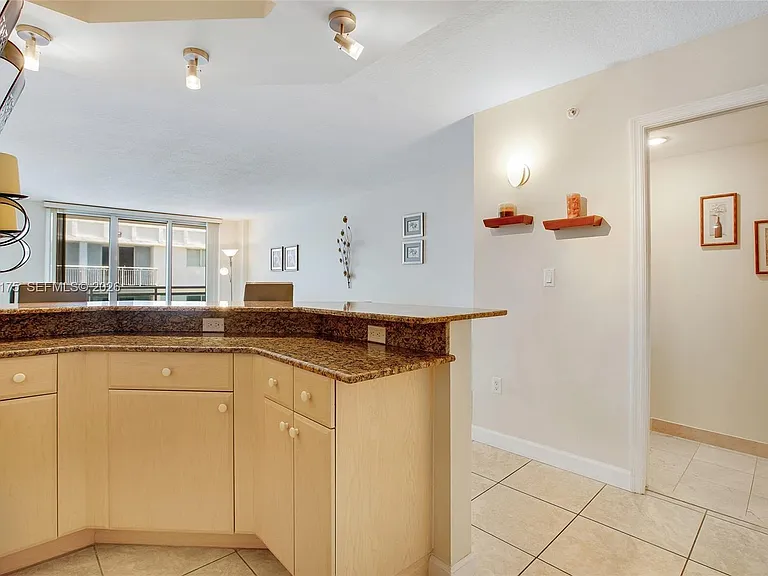 6917 Collins Ave #1608 — Photo 8