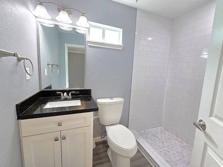 718 Lozano St — Photo 13