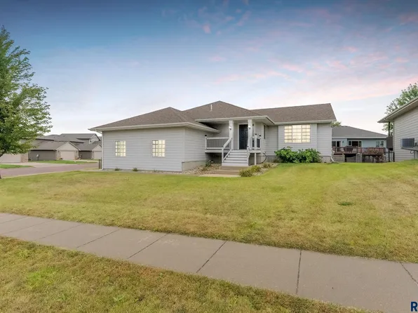 2321 S Katie Ave, Sioux Falls, SD 57106