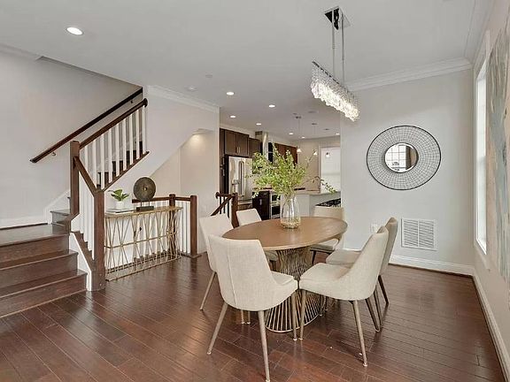 3rd image of 823 N Wakefield St