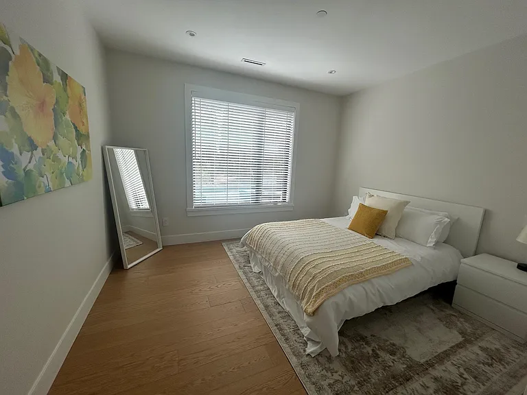 372 Moyne Dr — Photo 17