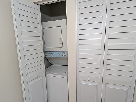 4th image of 7030 NW 179th St APT 13-110