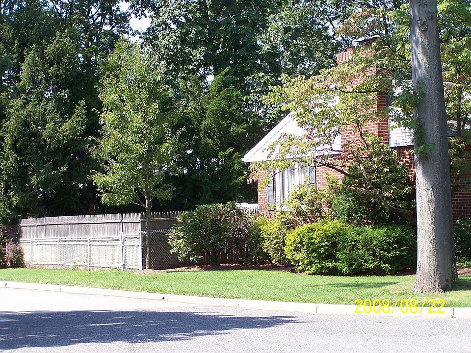 2nd image of 32 John St