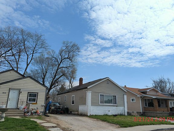 3rd image of 1809 N Winfield Ave