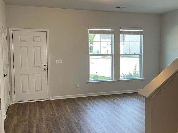 2nd image of 324 Woodlock Ln