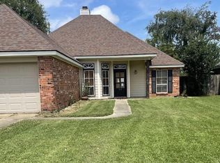 214 Pear Tree Cir, Broussard, LA 70518
