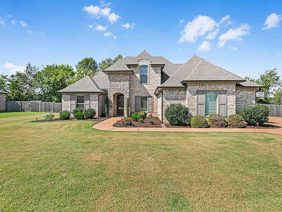 1st image of 349 Stornaway Dr