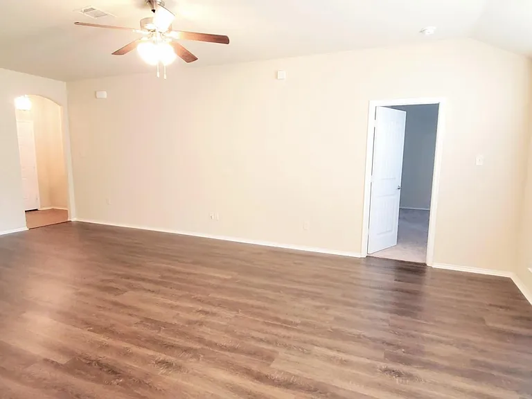 818 Hazels Way — Photo 2