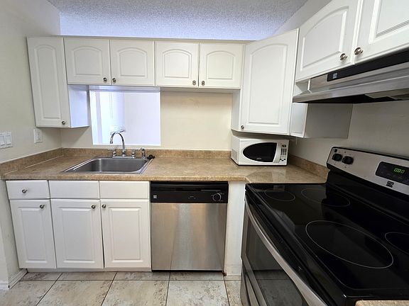 2nd image of 16104 Glenmoor Dr