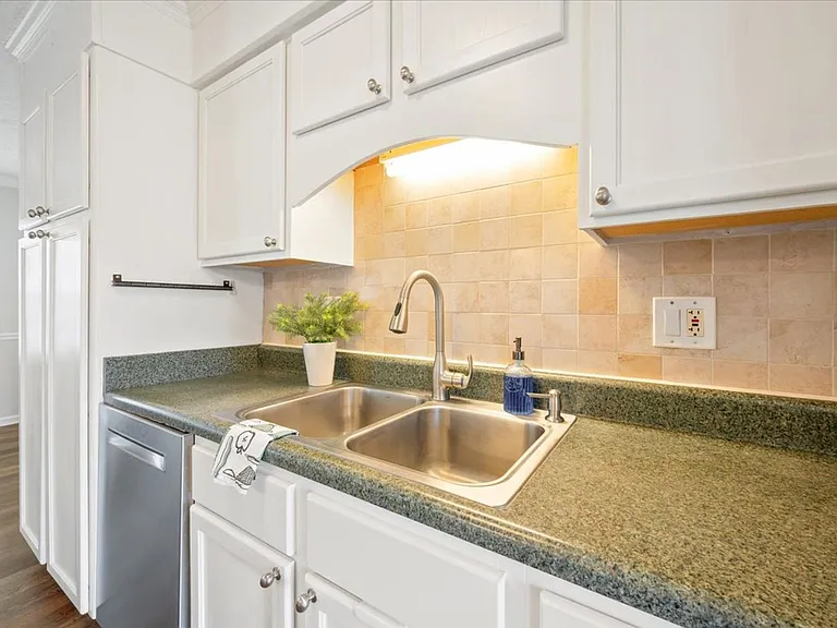 210 Pine Grove Dr — Photo 14