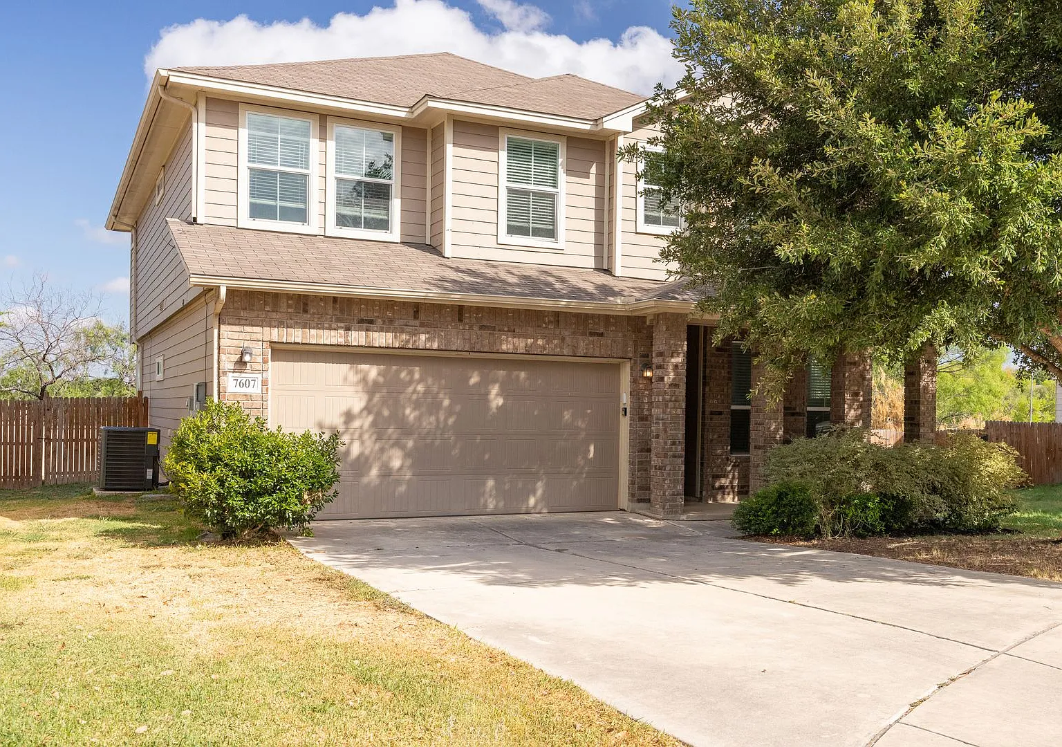Spacious 4-Bedroom Solana Ridge Home with Office, Game Room & Large Backyard — Photo 1