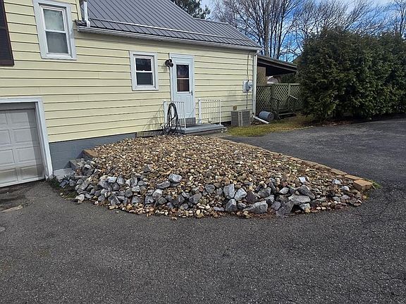 2nd image of 901 Garver St