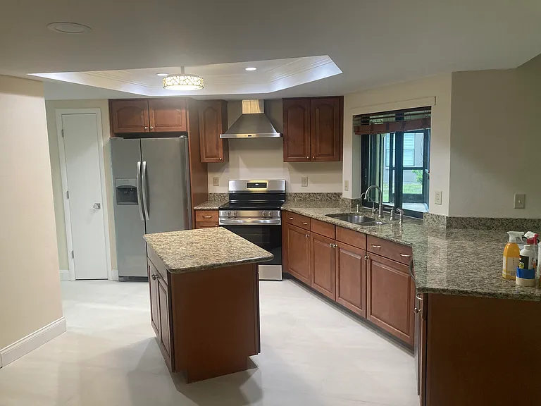 3214 Glenridge Dr — Photo 3