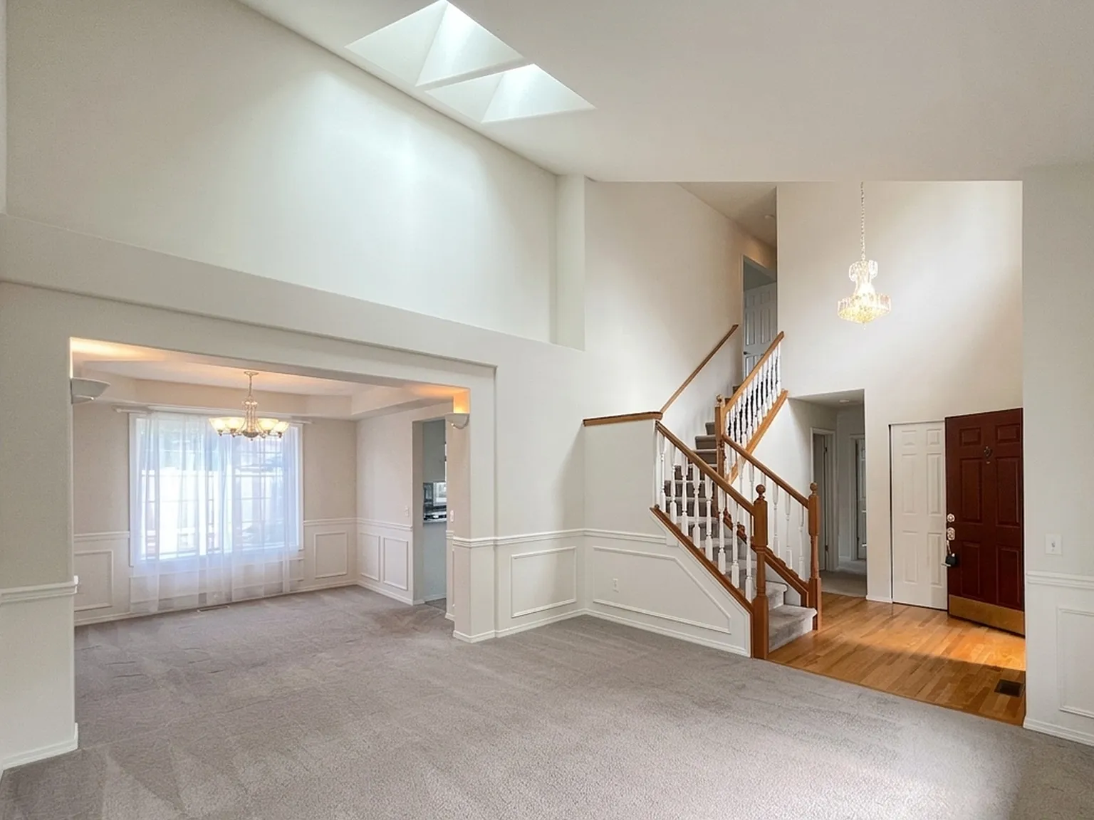 5 bed, 2.5 bath, 2216 sqft, $3,550 — Photo 2