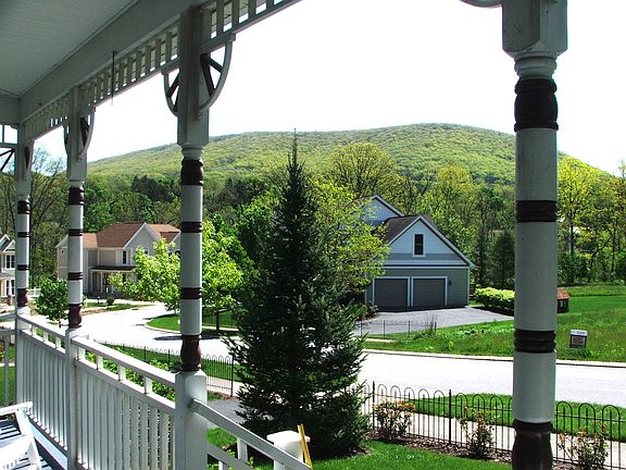 5th image of 156 Gaslight Cir