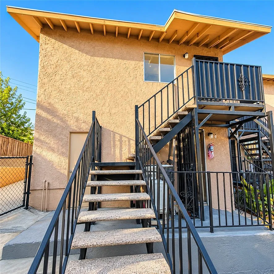 2 bed, 600 sqft, $2,300 — Photo 4