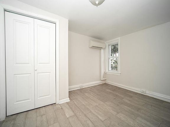 5th image of 1221 W Somerset St #1