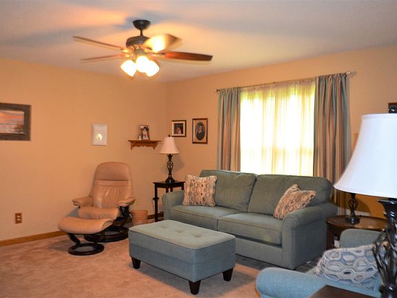 5th image of 100 Shannondale Dr