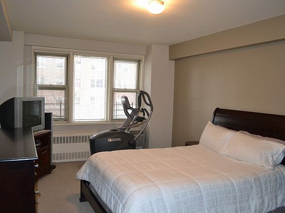 5th image of 3755 Henry Hudson Pkwy W