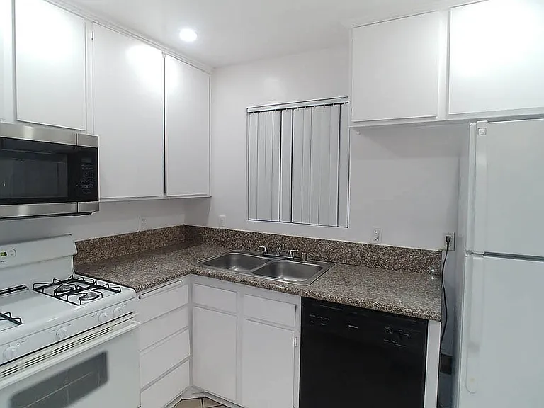 14242 Roscoe Blvd — Photo 20