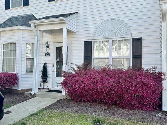 3rd image of 101 Misty Groves Cir