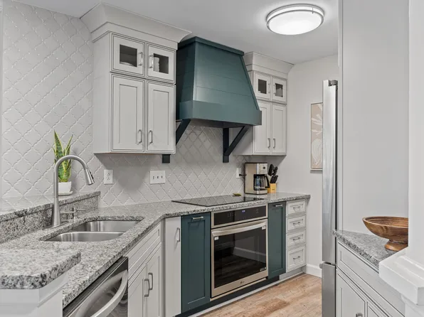 18867 Vineyard Point Ln, Cornelius, NC